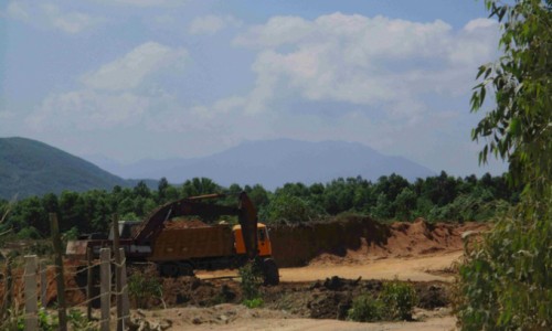 Bình Định: Công ty TNHH Thanh Huy khai thác đất trái phép ở núi Hòn Ách