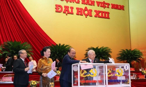 Ngày 31/1, Ban Chấp hành Trung ương XIII bầu Bộ Chính trị, Tổng Bí thư