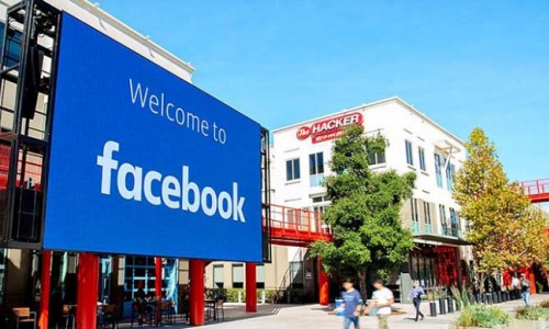 Sự phóng đại của mạng xã hội Facebook khi đấu với Apple
