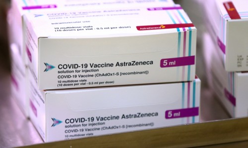 117.600 liều vaccine Covid-19 đầu tiên về Việt Nam