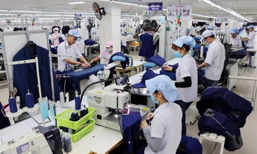 Bộ Lao động: Không tăng lương tối thiểu vùng năm 2021