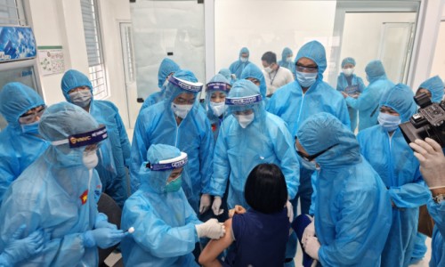 Hà Nội, Gia Lai triển khai tiêm vắc xin Covid-19