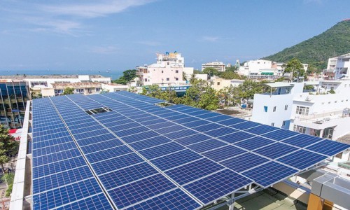 Bộ Công Thương yêu cầu khẩn trương rà soát phát triển điện mặt trời tại EVN