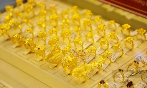 Cuối tuần, giá vàng trong nước tiếp tục giảm