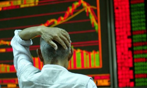 Nhà đầu tư chứng khoán Trung Quốc bán nhẫn đính hôn, đồng hồ gia truyền vì lỗ