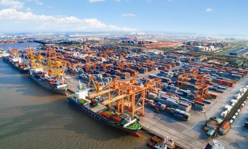 Sản lượng hàng hóa thông qua cảng biển tăng cao