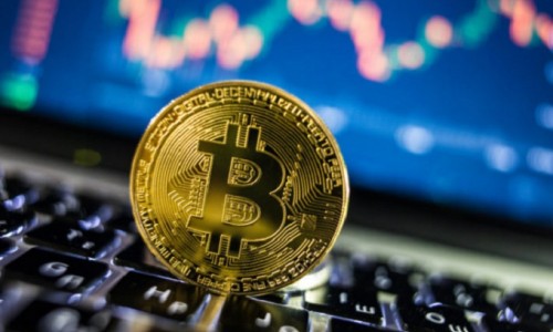 Giá Bitcoin lại vượt 61.000 USD