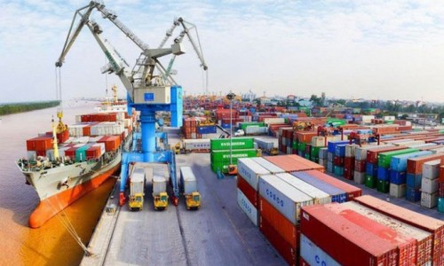 Cán cân thương mại hàng hóa thặng dư gần 2,8 tỷ USD