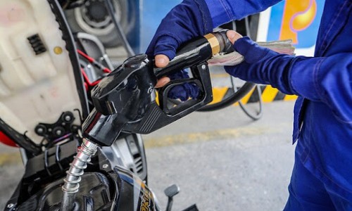 Xăng dầu chịu áp lực tăng giá vào ngày mai