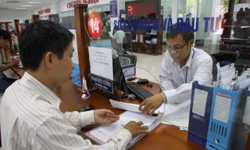 Thành lập doanh nghiệp vốn siêu khủng: Nên trói buộc góp vốn qua ngân hàng?