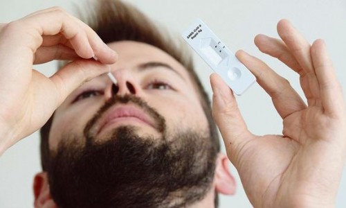 Pháp phát triển thiết bị y tế cho phép tự kiểm tra COVID-19 tại nhà