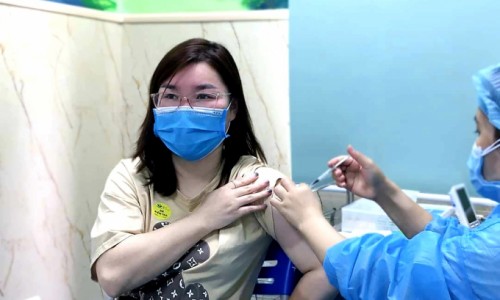 Việt Nam đã có hơn 3,8 triệu người được tiêm vắc-xin COVID-19