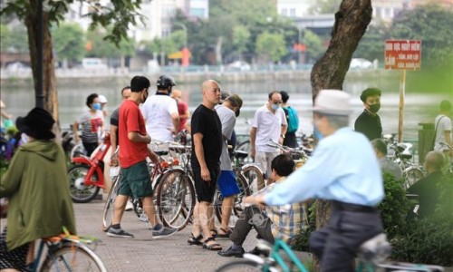 Hà Nội yêu cầu không tụ tập quá 10 người ngoài công sở