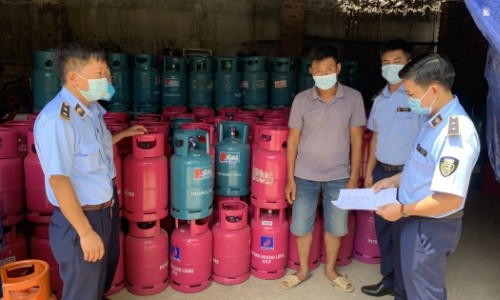 Vĩnh Phúc: Bắt giữ hàng trăm bình gas không hóa đơn, chứng từ