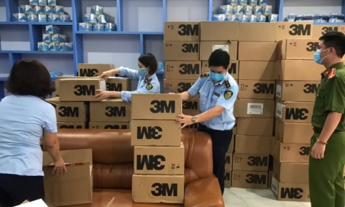 Hà Nội: Phát hiện một công ty tàng trữ hơn 17.000 khẩu trang 3M có dấu hiệu giả mạo