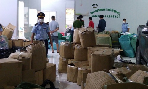 Bình Dương: Phát hiện kho hàng “khủng” chứa hàng nghìn sản phẩm y tế Trung Quốc trái phép