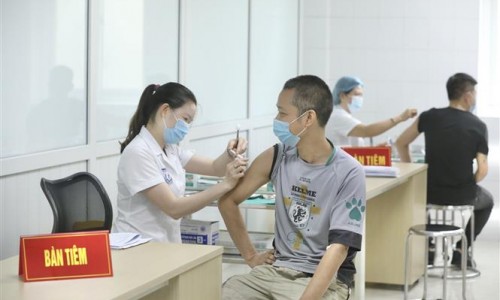 Tiêm trộn vắc xin Moderna và Pfizer có an toàn không?