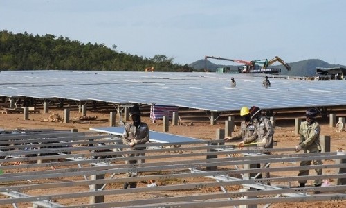 Bài 1: "Cõng" nợ ngân hàng, doanh nghiệp điện mặt trời lao đao vì bị cắt giảm công suất