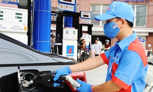 Chiều 26/10: Giá xăng tăng xấp xỉ 1.500 đồng/lít, cao nhất trong nhiều năm qua