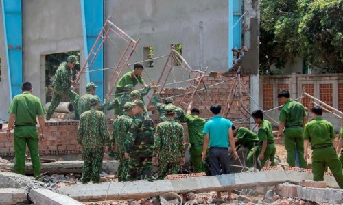 Cách chức Phó trưởng Ban Quản lý các khu công nghiệp tỉnh Vĩnh Long