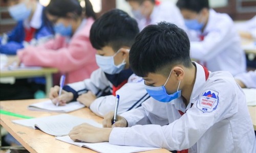 Đưa học sinh trở lại trường học, không ràng buộc điều kiện tiêm vắc-xin