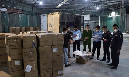 Hà Nội: Triệt phá kho hàng lậu quy mô 'khủng' trị giá 10 tỷ đồng