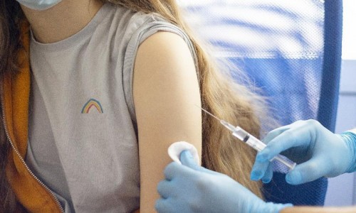 Bộ Y tế lý giải nguyên nhân 'chậm' mua vaccine Covid-19 cho trẻ từ 5-11 tuổi