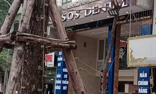 Biển hiệu của nhiều cơ sở khám chữa bệnh bị thiếu thông tin theo quy định