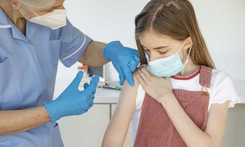 Mỹ: Trẻ chưa tiêm vaccine có nguy cơ nhập viện cao gấp 2 lần khi mắc Omicron