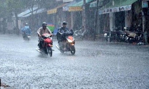 Thời tiết ngày lễ 1/5: Không khí lạnh tràn về, mưa lớn nhiều vùng