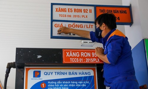 Giá xăng tăng cao kỷ lục sát mốc 30.000 đồng/lít