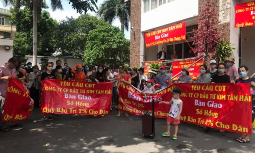 TP.HCM lại 'nóng' tình trạng chủ đầu tư nợ sổ đỏ cư dân