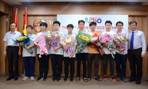 Đoàn học sinh Việt Nam đoạt 3 huy chương Olympic Vật lý Châu Á-Thái Bình Dương