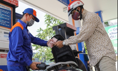 Giá xăng tăng kỷ lục, đại biểu Quốc hội đề nghị giảm thuế xăng dầu