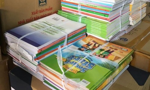 Không để xảy ra tình trạng 'mua bia kèm lạc' trong việc bán sách cho học sinh