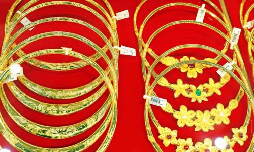 Giá vàng trong nước loạn nhịp, USD đạt đỉnh