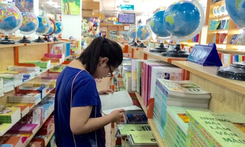 Bộ GD&ĐT chỉ đạo việc sử dụng sách giáo khoa và sách tham khảo