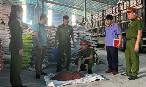 Thanh Hóa: Bắt giam 3 đối tượng sản xuất phân bón giả