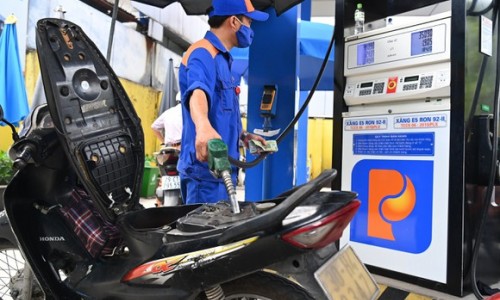 Giá xăng giảm tiếp gần 500 đồng/lít