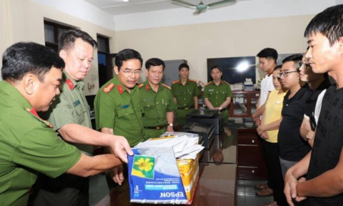 Triệt phá đường dây làm giả 2.500 giấy phép lái xe, thu bất chính hơn 5 tỷ