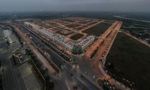 Thị trường bất động sản trầm lắng, giao dịch đất nền đạt đỉnh