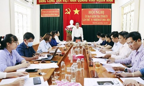 Giám đốc Trung tâm Phát triển quỹ đất Khánh Hòa bị cách tất cả các chức vụ trong Đảng