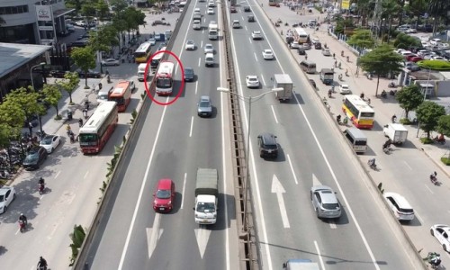 CSGT tuần tra, ghi hình ôtô đi vào làn dừng khẩn cấp đường Vành đai 3 trên cao