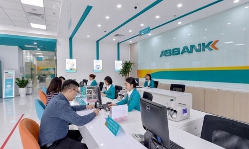 "Gom" USD trong ngân hàng bán ra chợ đen, ABBank nói gì?