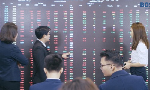 Đình chỉ giao dịch cổ phiếu bị ông Trịnh Văn Quyết thao túng