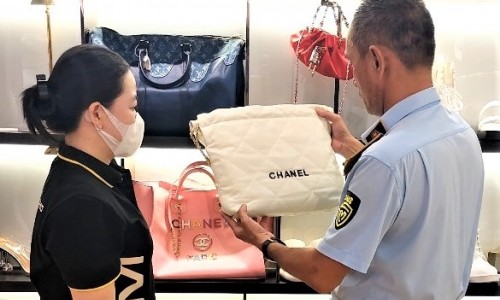 Shop Trang Nemo bán hàng Gucci, Chanel có dấu hiệu giả mạo