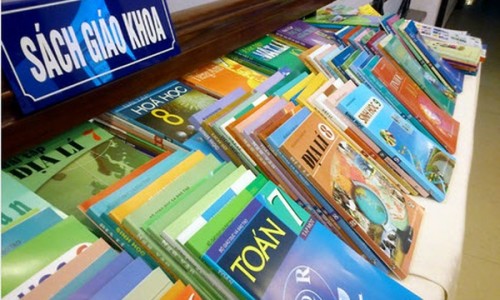 Kiến nghị xử lý trách nhiệm Bộ trưởng Giáo dục và Đào tạo trong in sách giáo khoa