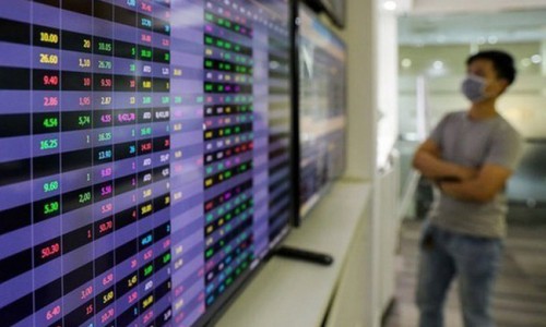 Cổ phiếu ngân hàng, thép bùng nổ, VN-Index tăng hơn 6 điểm