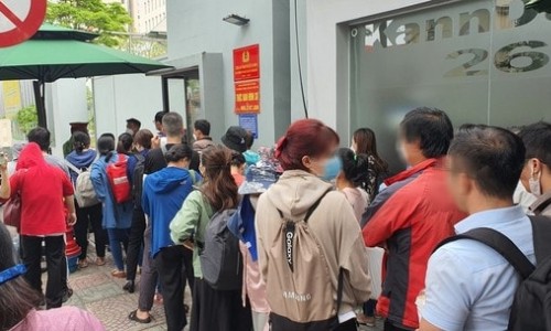 Hàng trăm người dân trình báo Công an Tp.HCM tố bị lừa tham gia bảo hiểm nhân thọ Manulife