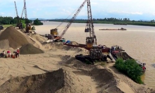 Vi phạm quy định đấu thầu, Hà Nội hủy kết quả đấu giá 3 mỏ cát 1.700 tỷ đồng